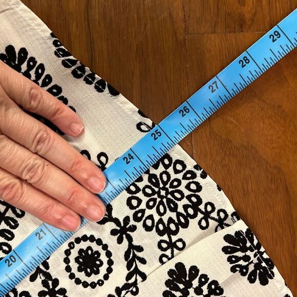 LOB black and white sleeveless top size 2‎ - Picture 5 of 6